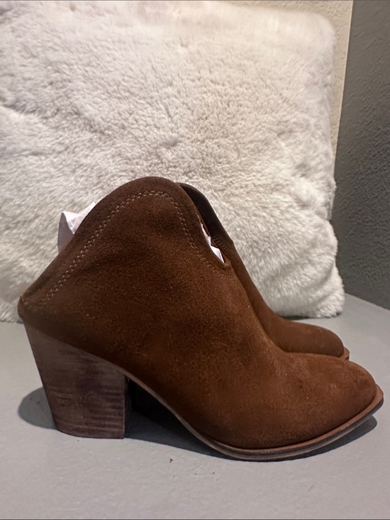 Chinese Laundry Shoes - Brown Suede Booties